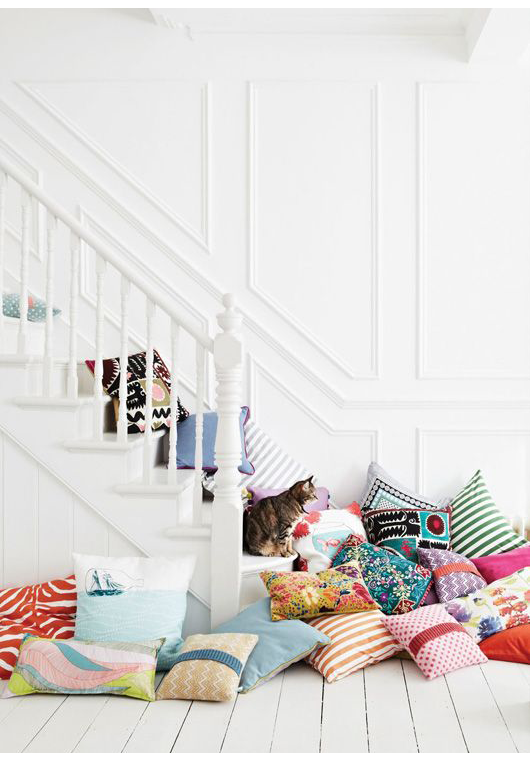 sierkussens geven kleur aan het interieur