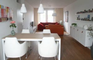 een-nieuw-ingericht-appartement-met-kleur