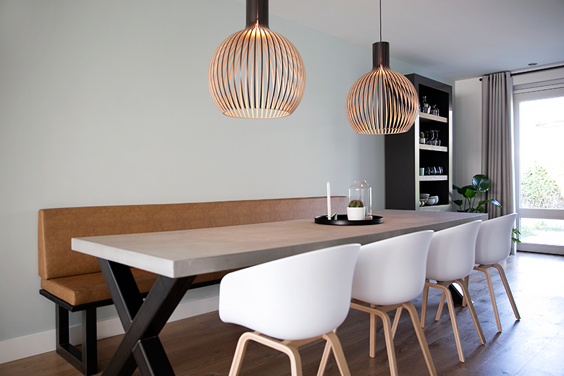 bank bij de eettafel creeert ruimte interieur design by nicole fleur